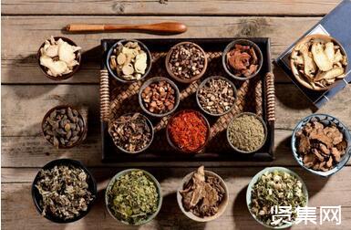日渐庞大的中药材市场中药材市场，如何高质量发展成为行业主要的焦点问题  